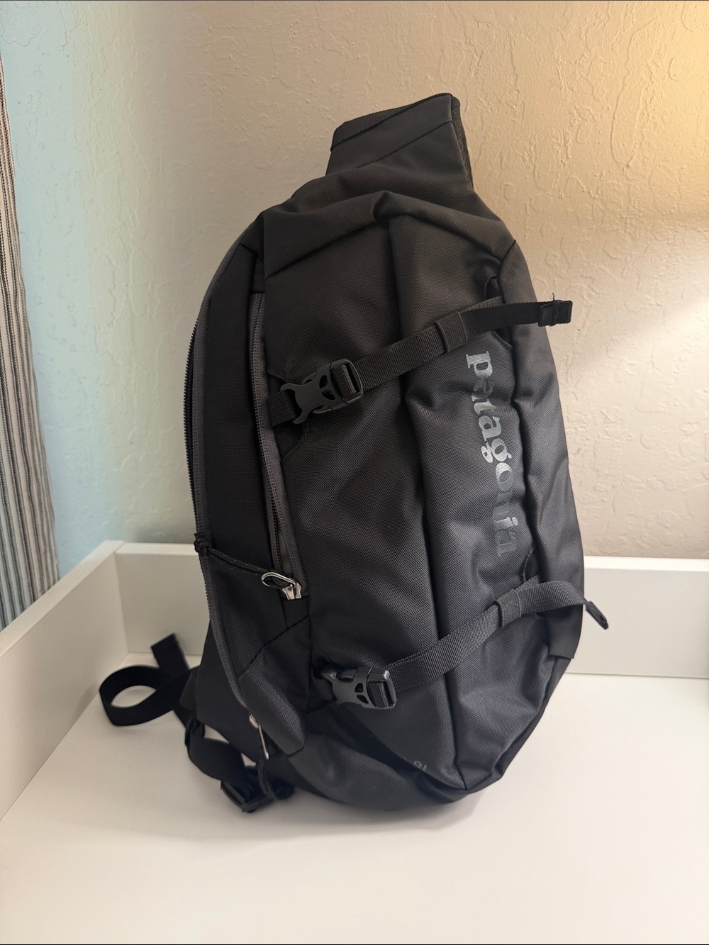 Patagonia Sling Bag Atom 8L Black